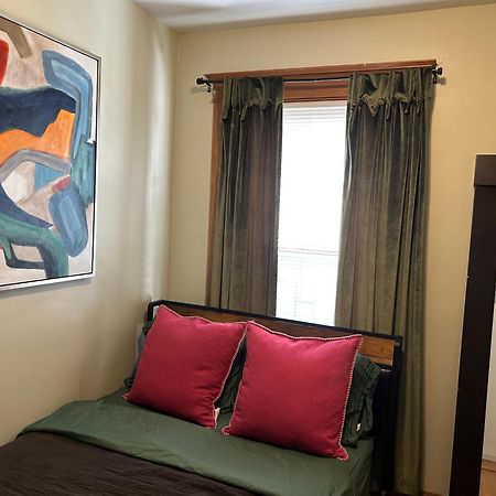 Green Room In Dorothys Bnb Chicago Exterior foto
